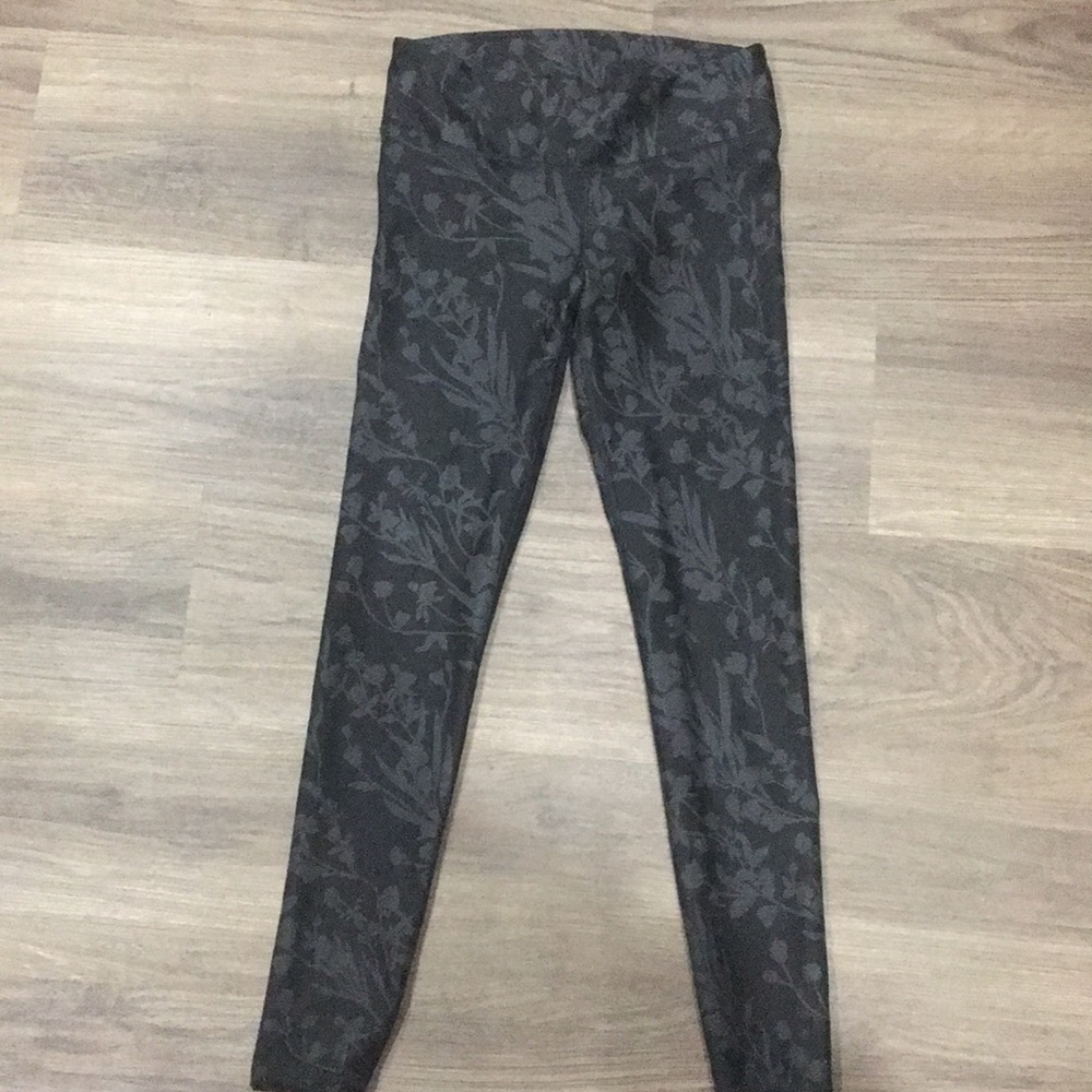 Fabletics leggings with design